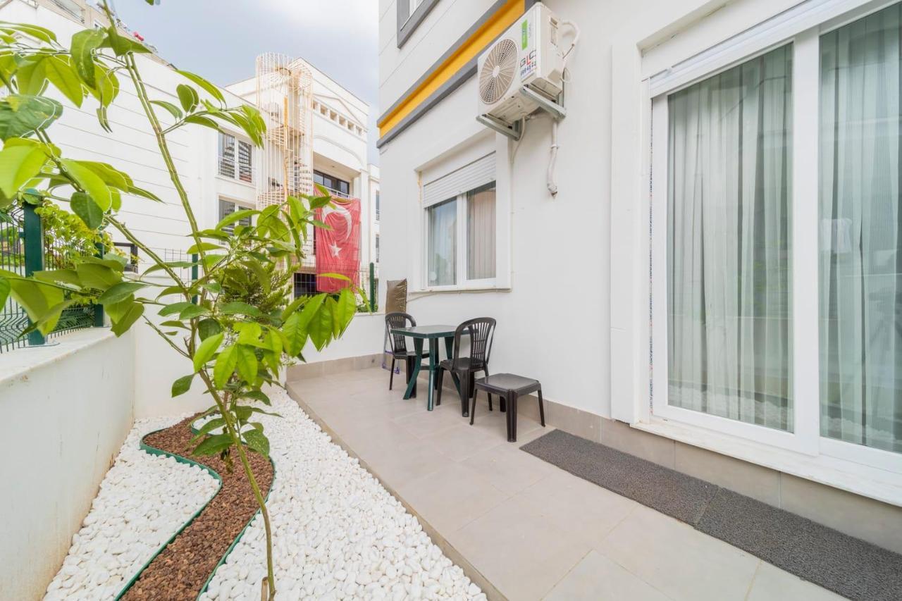 Апартаменти Charming And Central Flat Near Beach In Muratpasa Анталія Екстер'єр фото